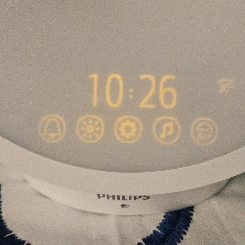 Philips SmartSleep HF3670 Smartphone Enabled Sleep and Wake-Up Smart Light - Picture 4 of 10